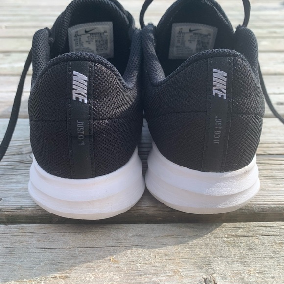 Nike Downshifter 9 Running Shoes Black White Youth Size 4Y - Picture 3 of 11